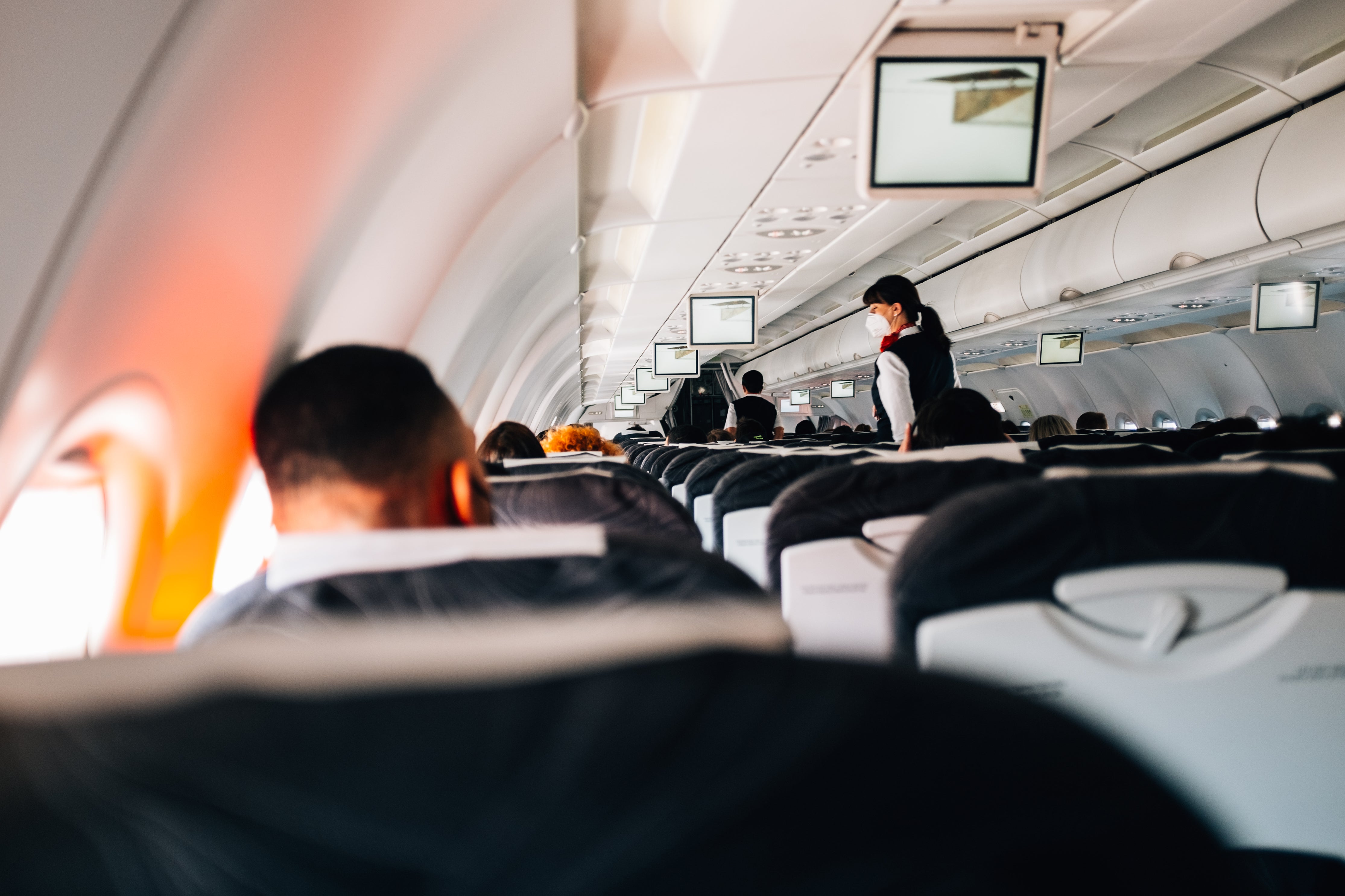Cosas que NO Se Pueden Llevar en Aviones: Guía Completa para Viajeros